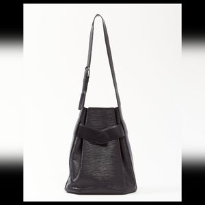 louis vuitton louis vuitton black epi leather sac d’epaule 30. AUTHENTIC